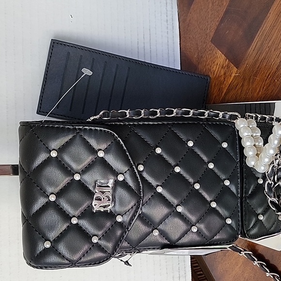 Badgley mishka phone case w/cc holder - Picture 4 of 7